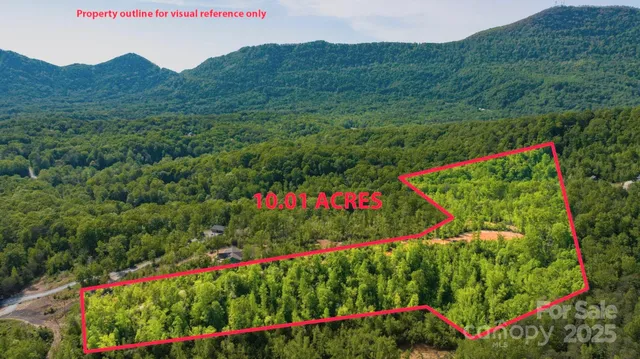 a view of a house with a big yard