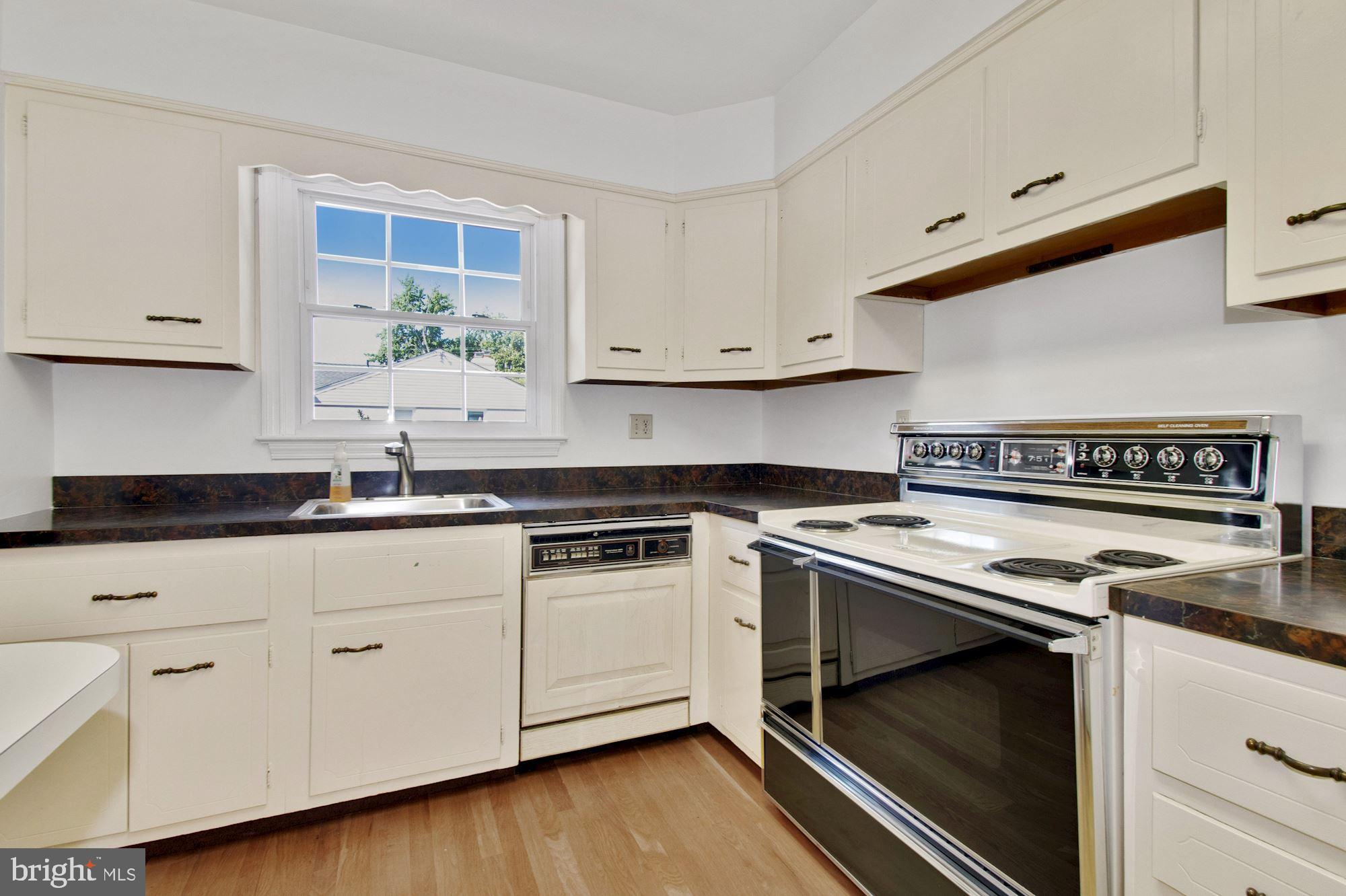 9414 Old Georgetown Road Bethesda, MD 20817 - Photo 5 of 31