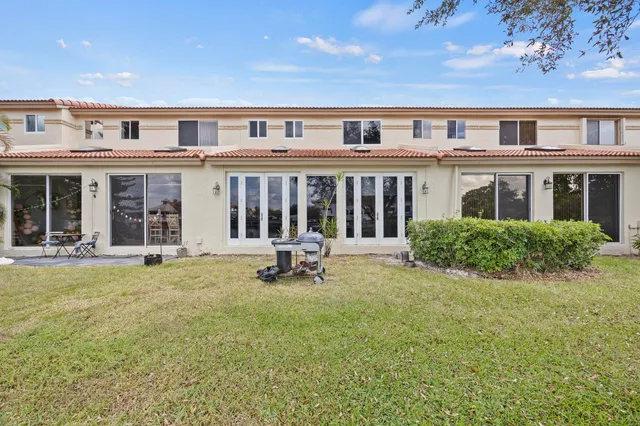 $749,900 | 6822 Via Regina, Boca Raton, FL 33433