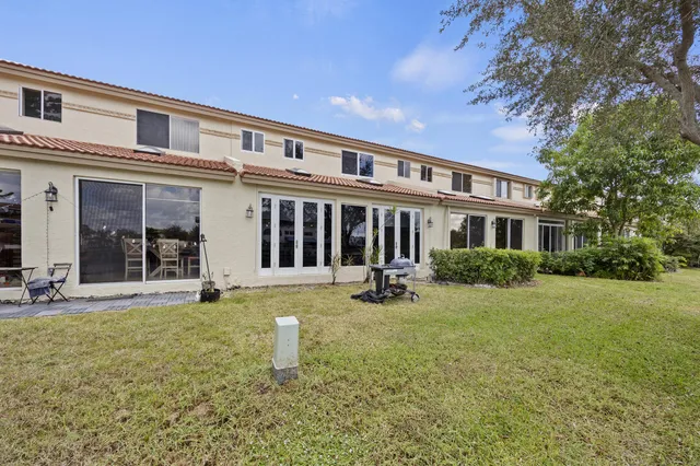 $749,900 | 6822 Via Regina, Boca Raton, FL 33433