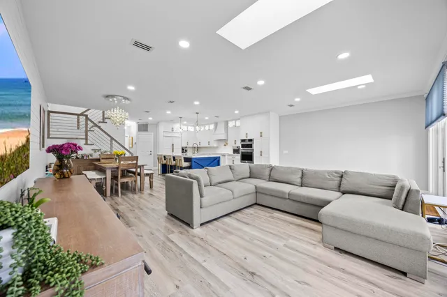 $749,900 | 6822 Via Regina, Boca Raton, FL 33433