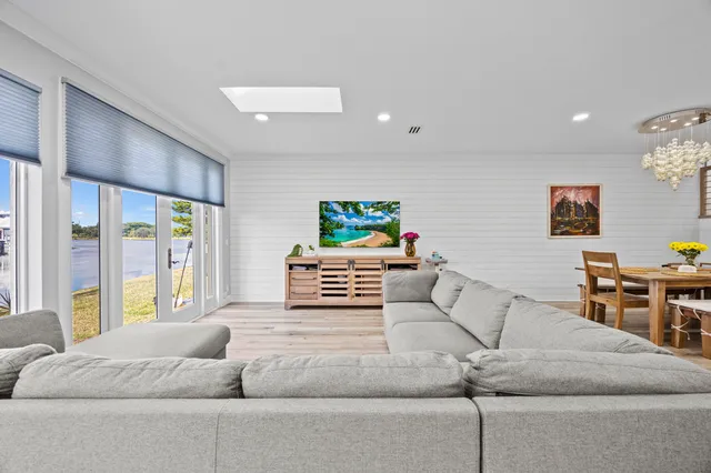 $749,900 | 6822 Via Regina, Boca Raton, FL 33433