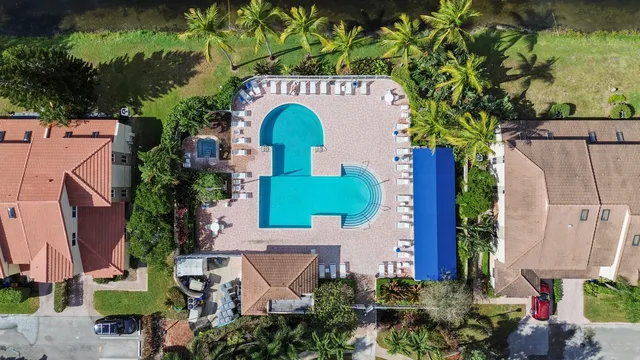 $749,900 | 6822 Via Regina, Boca Raton, FL 33433