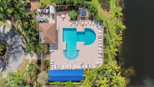 $749,900 | 6822 Via Regina, Boca Raton, FL 33433