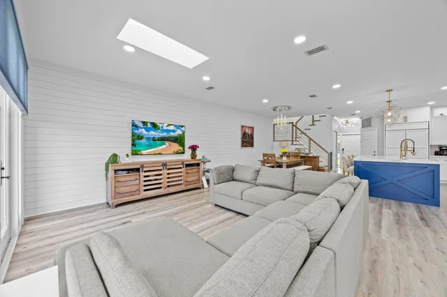 $749,900 | 6822 Via Regina, Boca Raton, FL 33433