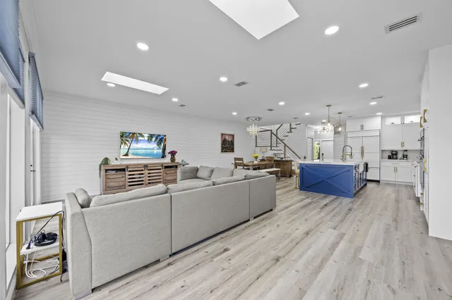 $749,900 | 6822 Via Regina, Boca Raton, FL 33433