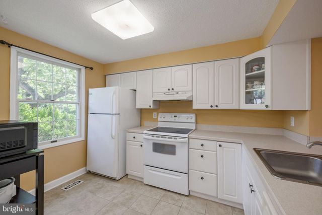 $506,000 | 6848 Heatherway Court, Alexandria, VA 22315