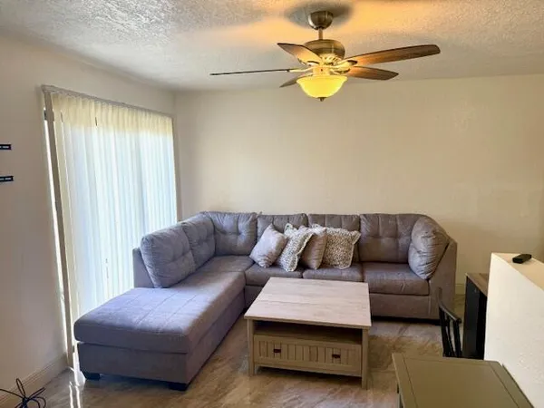 $1,700 | 641 Executive Center Drive, Unit P105, West Palm Beach, FL 33401