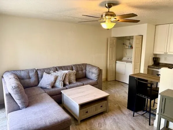 $1,700 | 641 Executive Center Drive, Unit P105, West Palm Beach, FL 33401