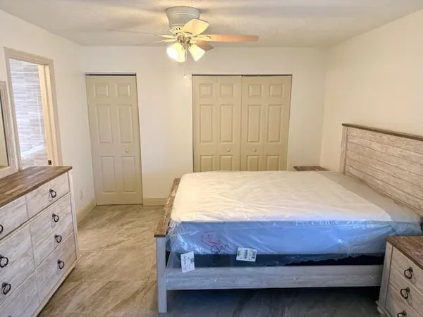 $1,700 | 641 Executive Center Drive, Unit P105, West Palm Beach, FL 33401