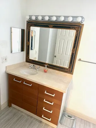 $1,700 | 641 Executive Center Drive, Unit P105, West Palm Beach, FL 33401