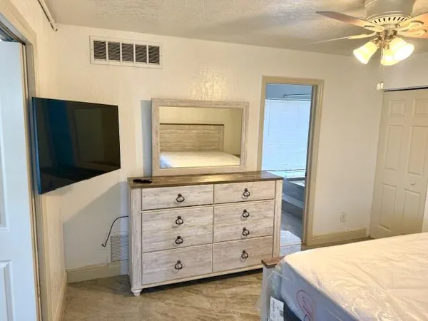 $1,700 | 641 Executive Center Drive, Unit P105, West Palm Beach, FL 33401