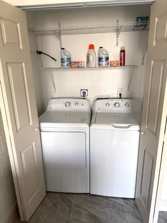 $1,700 | 641 Executive Center Drive, Unit P105, West Palm Beach, FL 33401