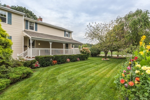 4 Munro Circle Tewksbury, MA 01876 - Photo 2 of 27