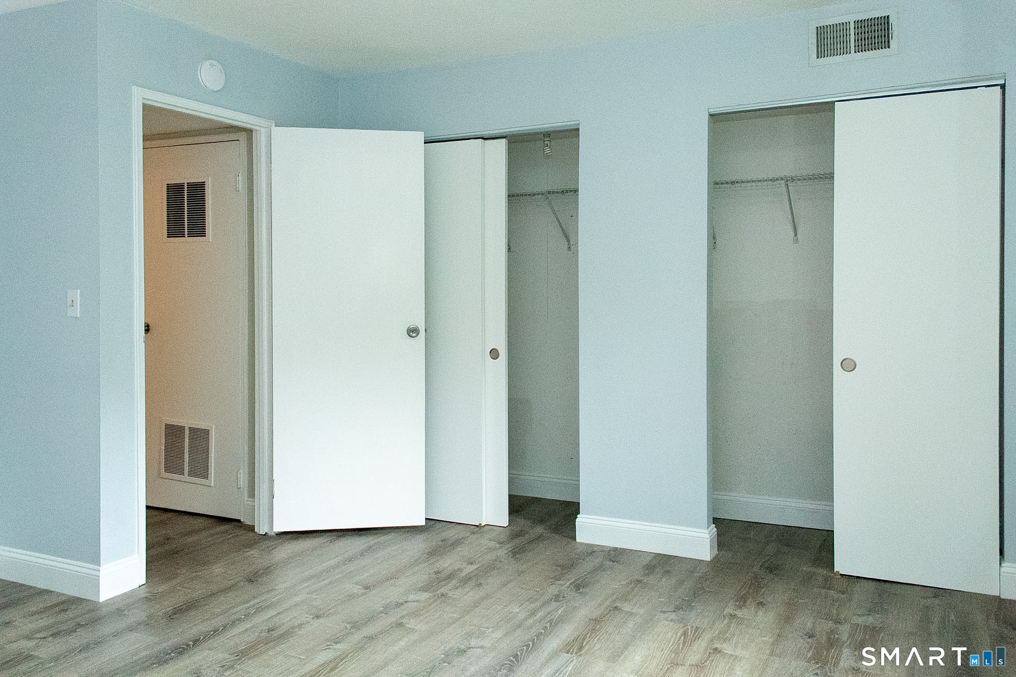 10 Georgetown Drive, Unit J Enfield, CT 06082 - Photo 11 of 15 a view of a livingroom with wooden floor