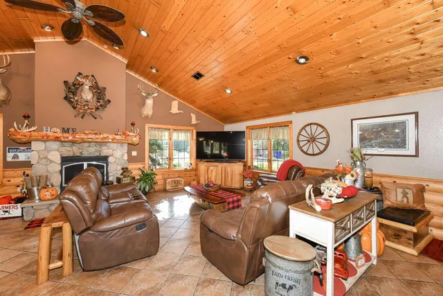 $850,000 | W179S8246 Pioneer Drive, Muskego, WI 53150