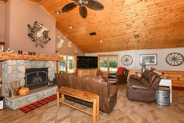 $850,000 | W179S8246 Pioneer Drive, Muskego, WI 53150