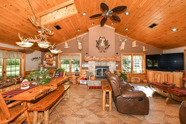 $850,000 | W179S8246 Pioneer Drive, Muskego, WI 53150