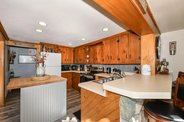 $850,000 | W179S8246 Pioneer Drive, Muskego, WI 53150