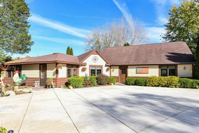 $850,000 | W179S8246 Pioneer Drive, Muskego, WI 53150