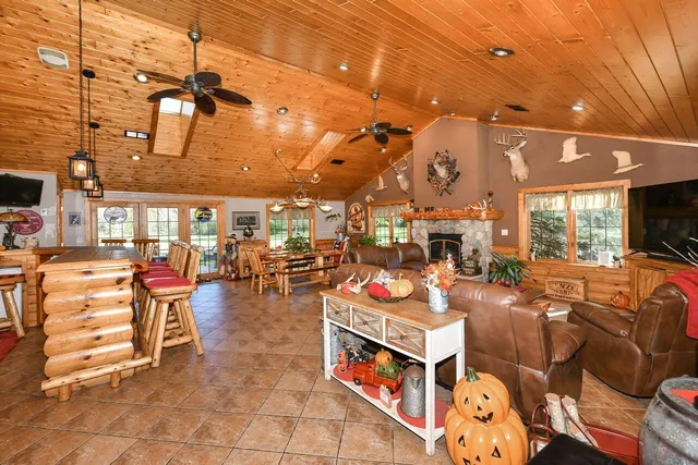 $850,000 | W179S8246 Pioneer Drive, Muskego, WI 53150