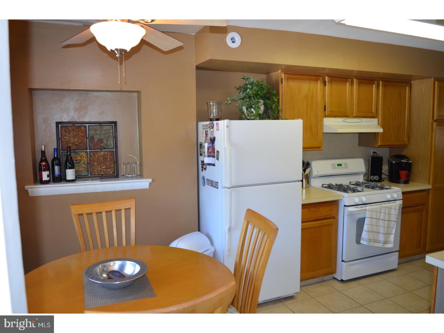 15067 London Road Philadelphia, PA 19116 - Photo 4 of 15 Kitchen