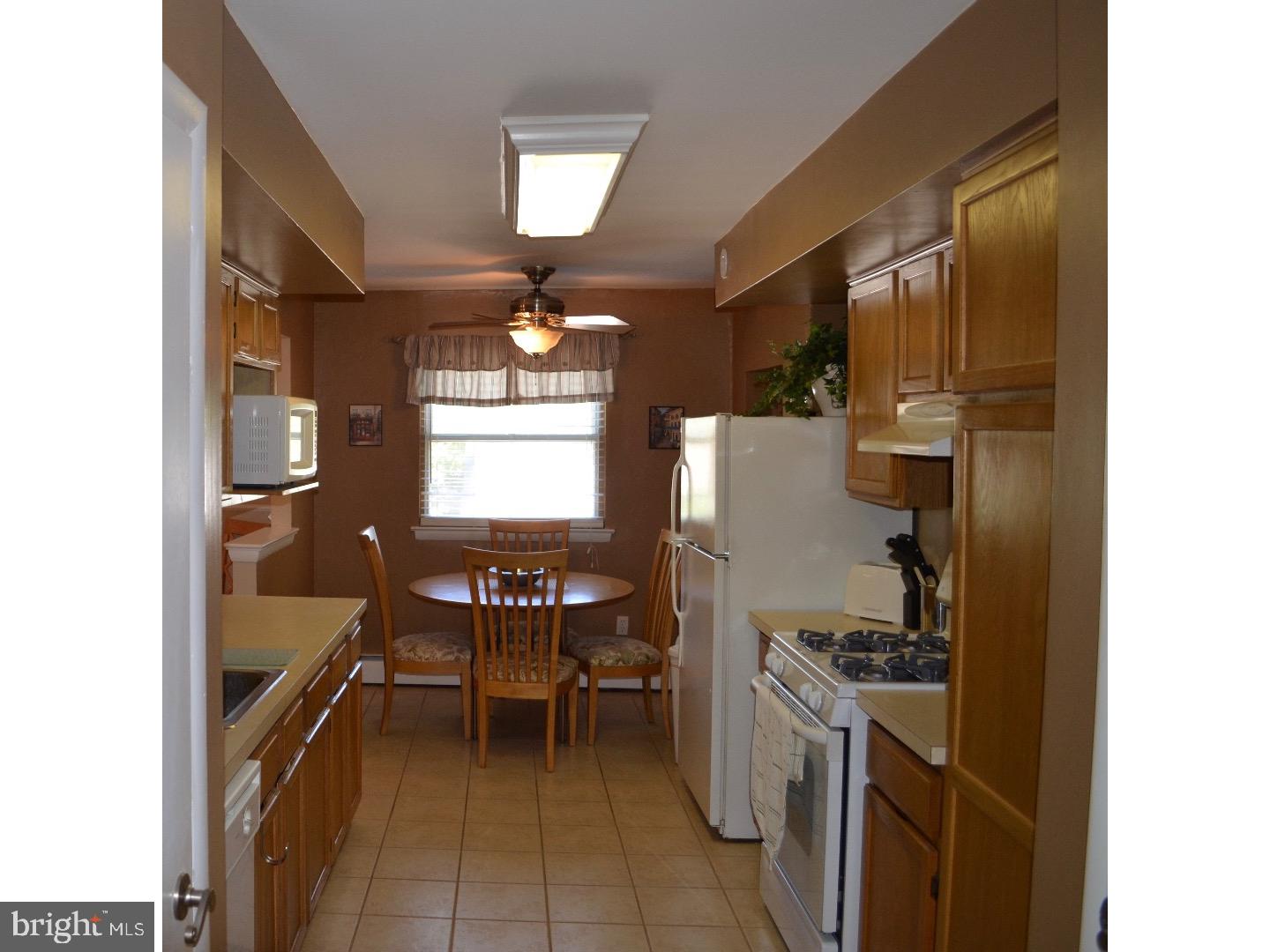 15067 London Road Philadelphia, PA 19116 - Photo 5 of 15 Kitchen