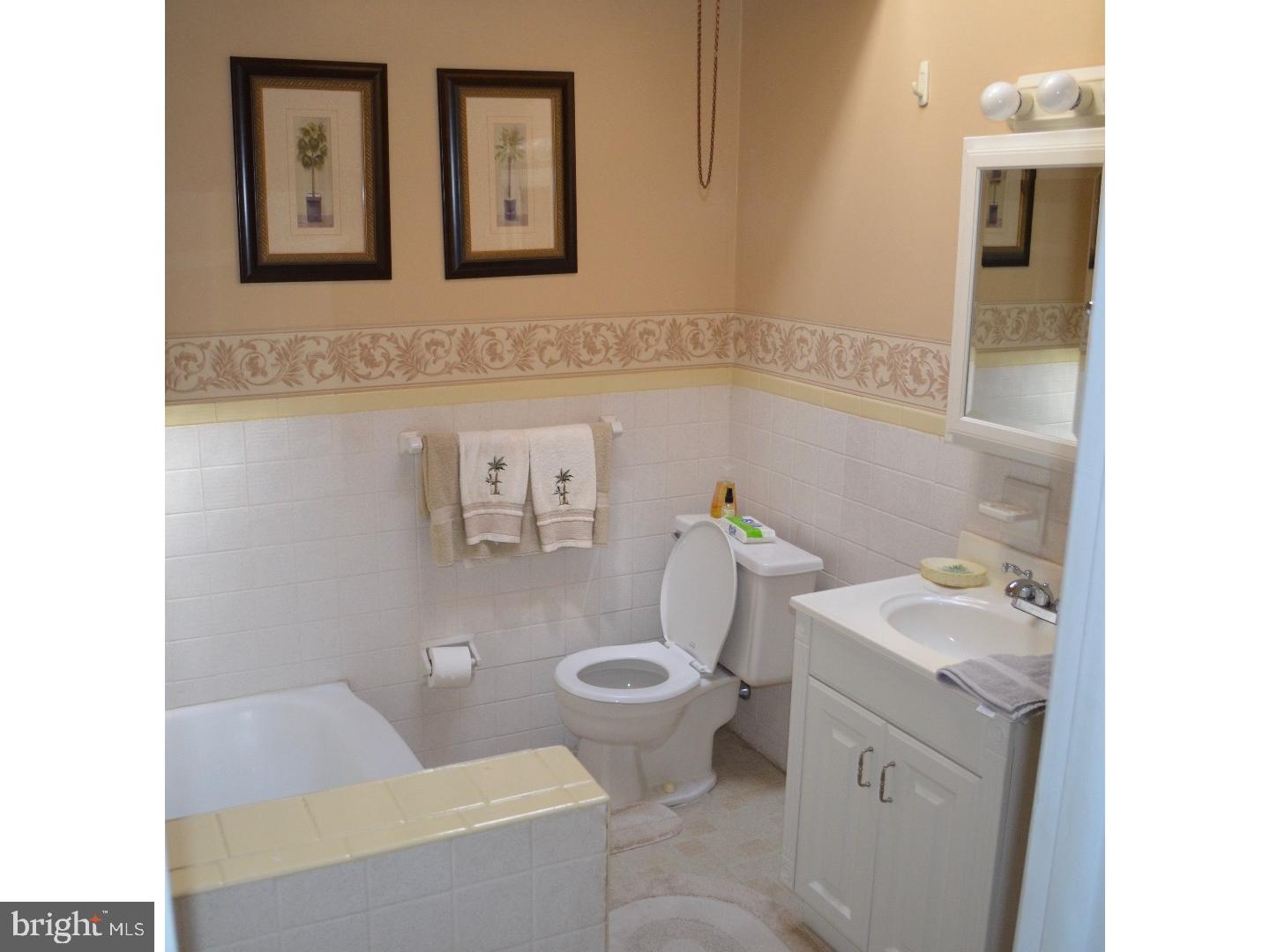 15067 London Road Philadelphia, PA 19116 - Photo 8 of 15 Bathroom