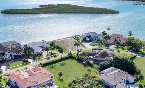 $790,000 | 980 Caxambas Drive, Marco Island, FL 34145