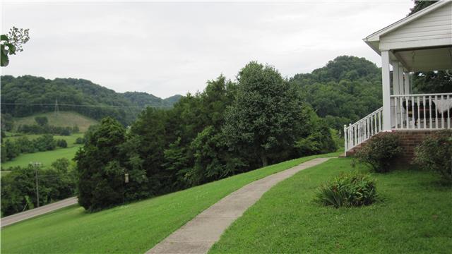 7620 River Rd Pike Nashville, TN 37209 - Photo 2 of 18 View from drive
