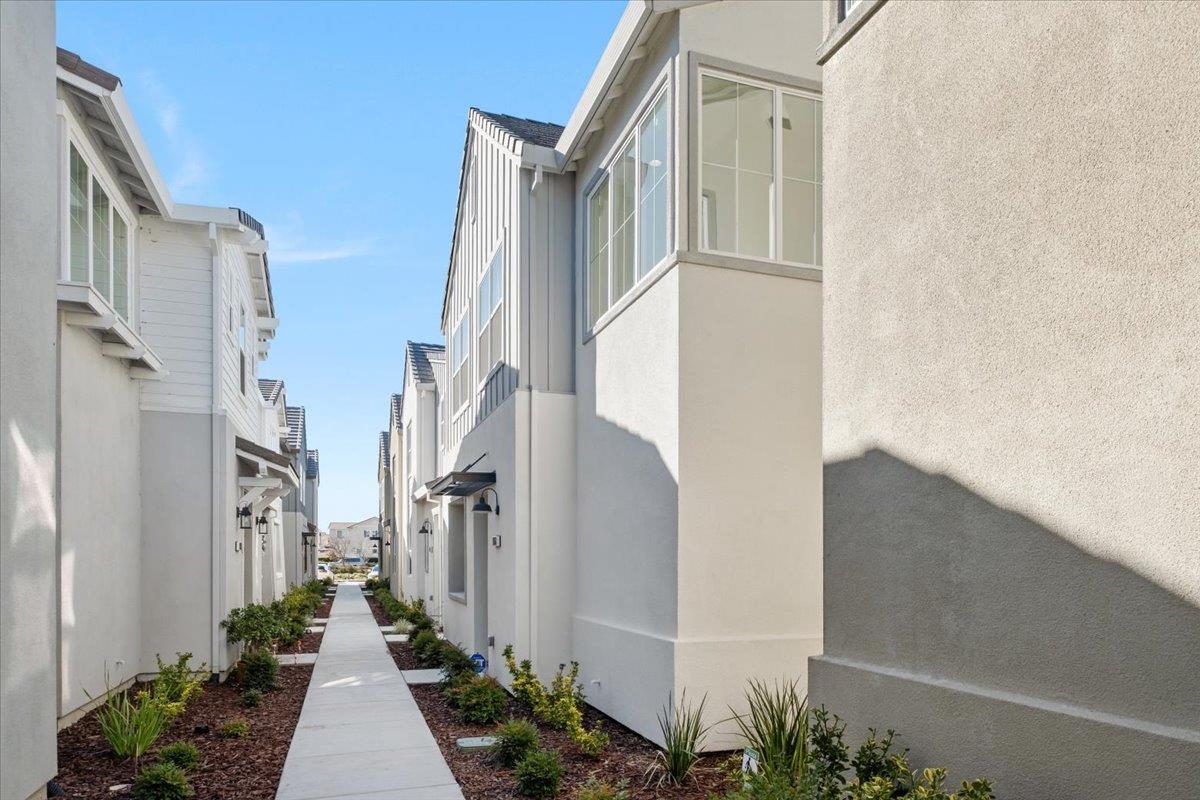 17552 Morning View Drive Lathrop, CA 95330 - Photo 3 of 41