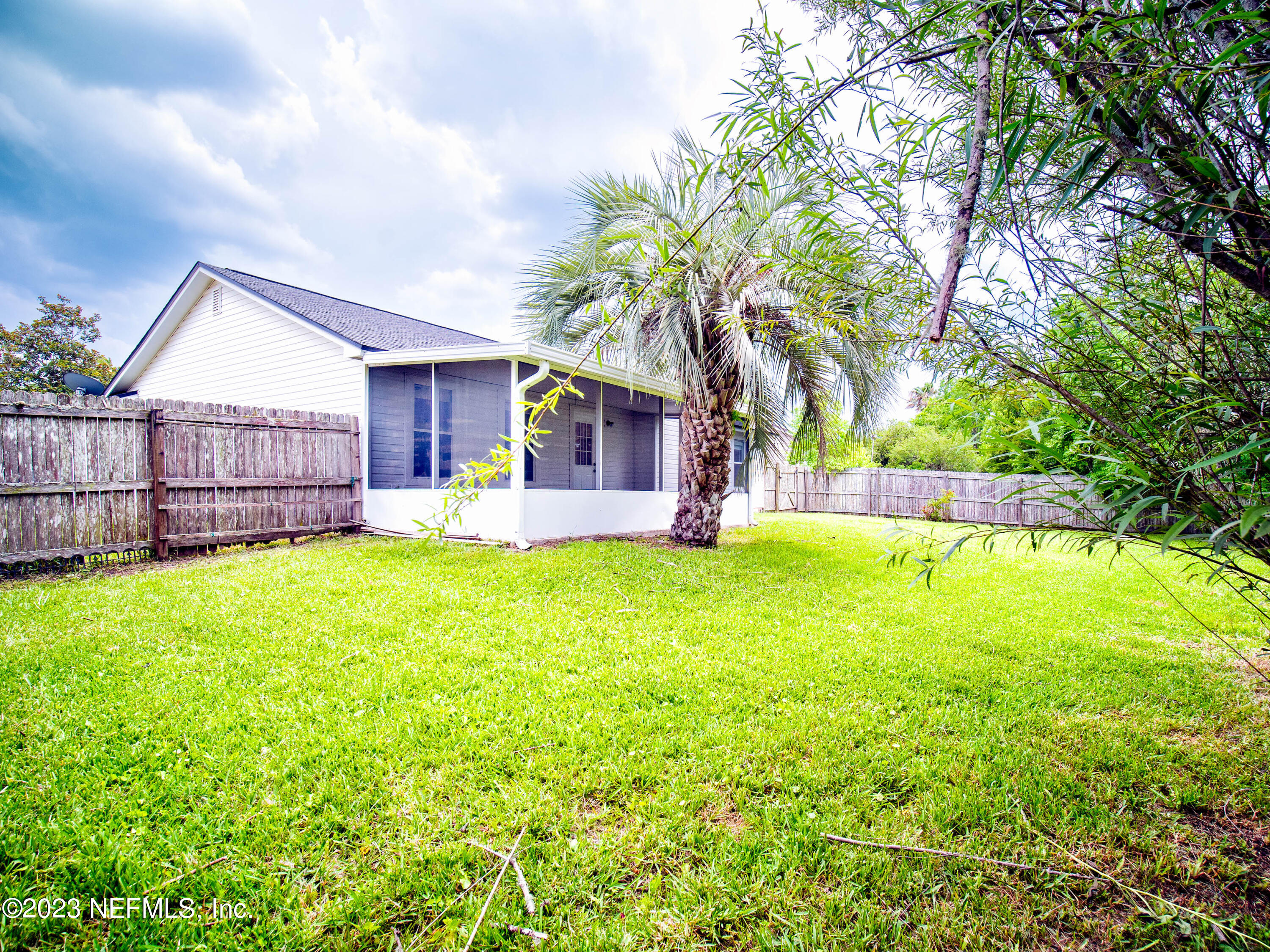 3252 Dowitcher Lane Orange Park, FL 32065 - Photo 24 of 25 a backyard of a house with plants and large tree