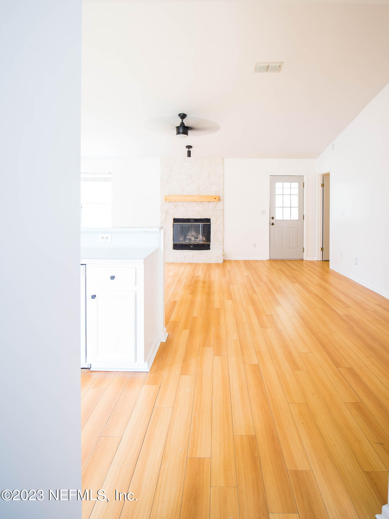 3252 Dowitcher Lane Orange Park, FL 32065 - Photo 5 of 25 a view of a bathroom with a bathtub and a window