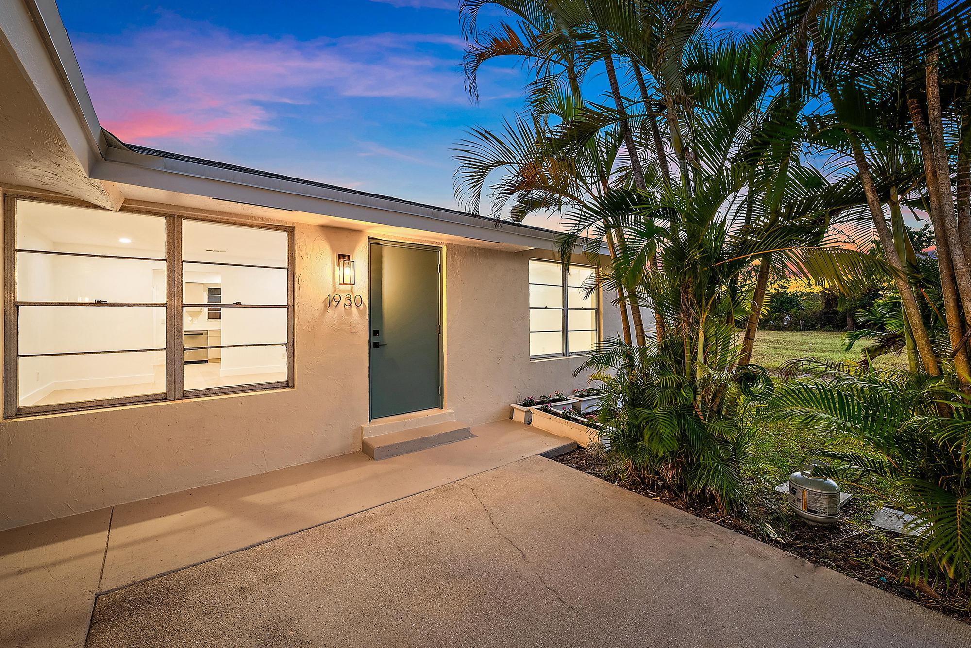 1928 Service Road North Palm Beach, FL 33408 - Photo 11 of 16 1924 Service Rd-26