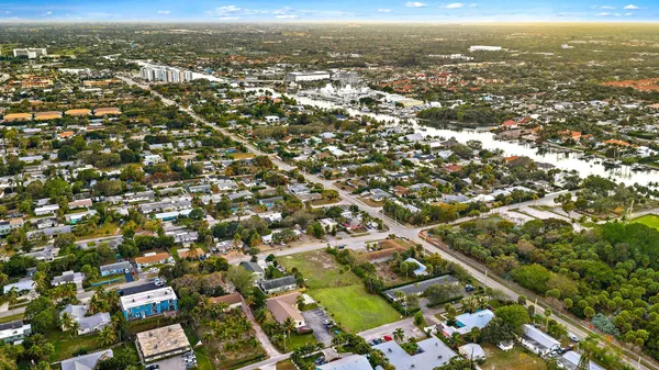 $2,290 | 1928 Service Road, North Palm Beach, FL 33408