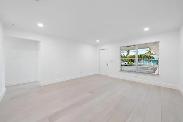 $2,290 | 1928 Service Road, North Palm Beach, FL 33408