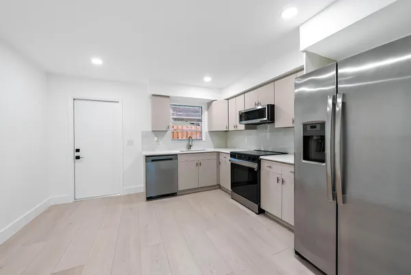 $2,290 | 1928 Service Road, North Palm Beach, FL 33408