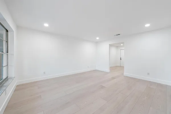 $2,290 | 1928 Service Road, North Palm Beach, FL 33408