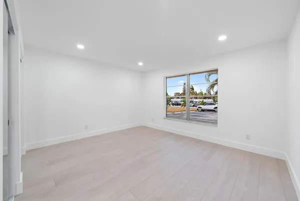 $2,290 | 1928 Service Road, North Palm Beach, FL 33408