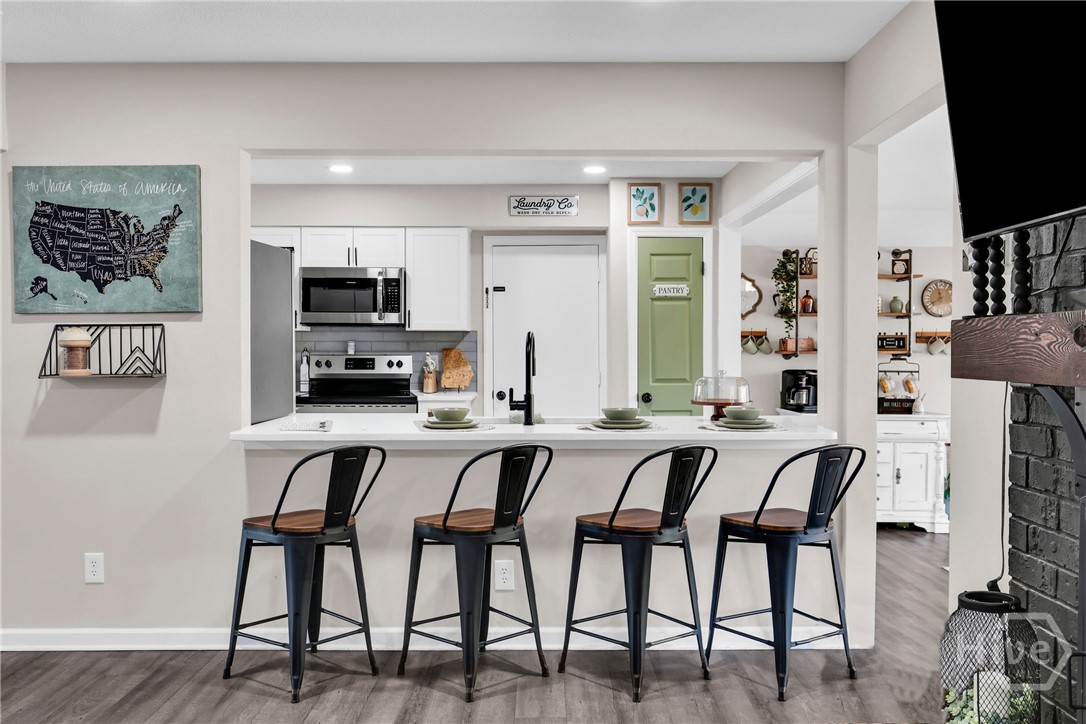 111 Carlton Road Savannah, GA 31410 - Photo 13 of 57