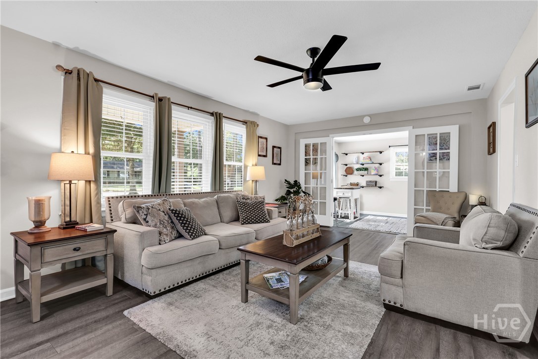 111 Carlton Road Savannah, GA 31410 - Photo 15 of 57