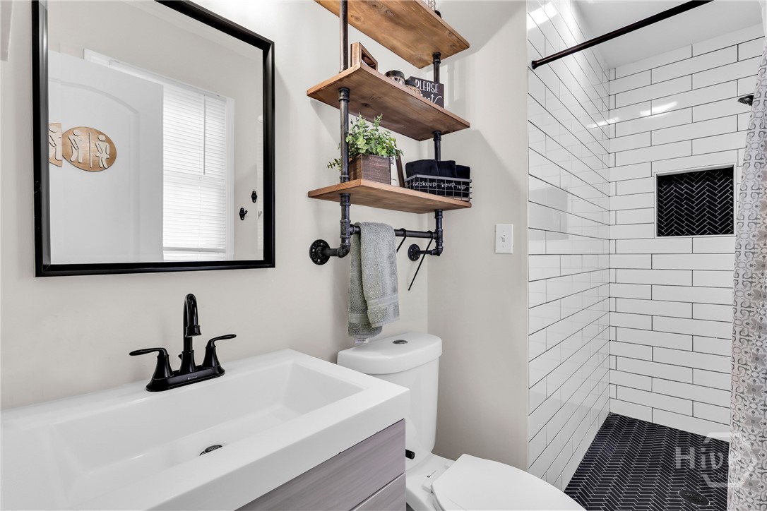 111 Carlton Road Savannah, GA 31410 - Photo 34 of 57 Updated primary bath.