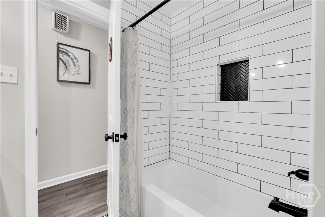 111 Carlton Road Savannah, GA 31410 - Photo 38 of 57 Updated hall bath.