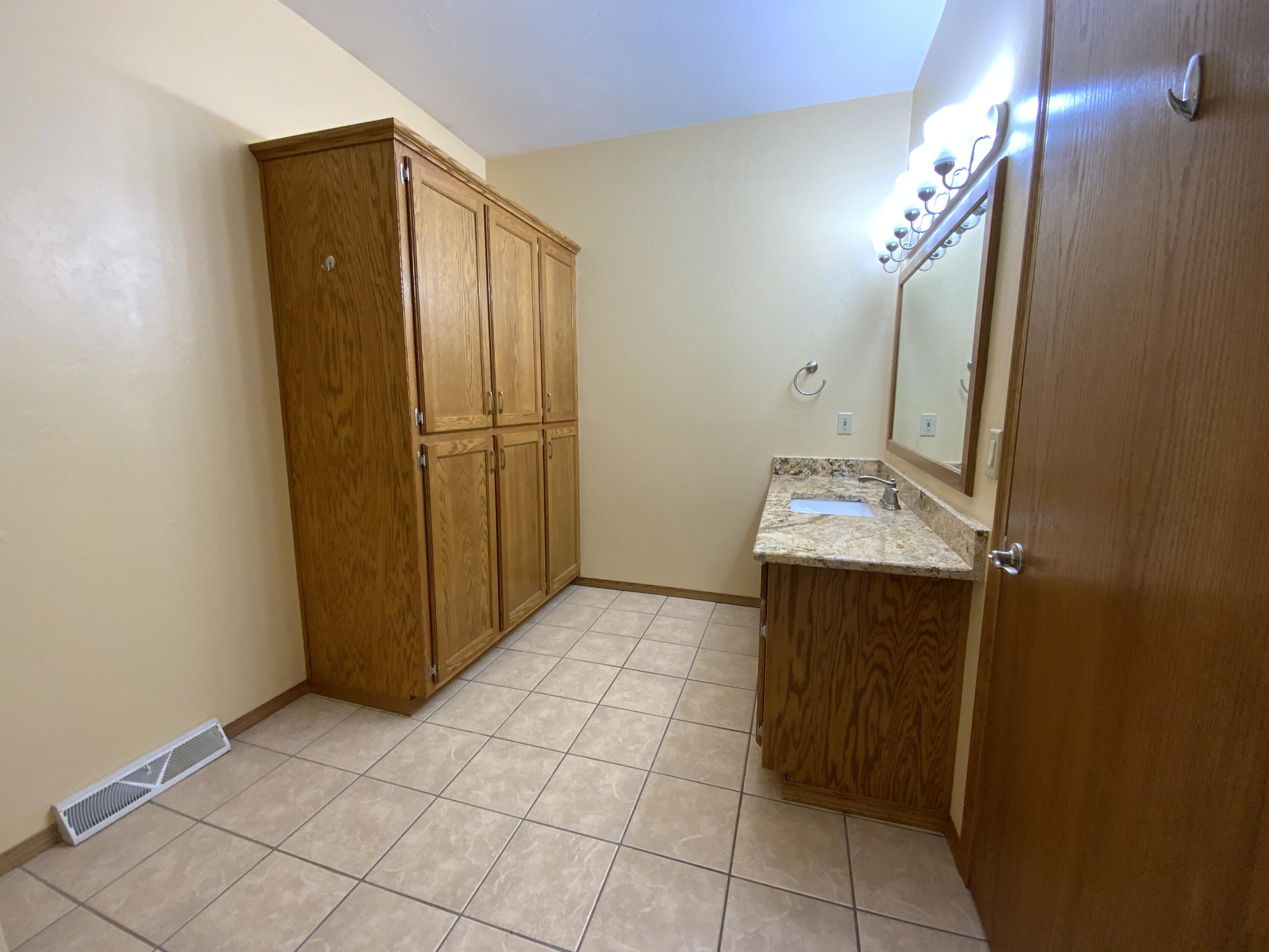 1807 Ridgeway Drive, Unit 38 De Pere, WI 54115 - Photo 17 of 39 large master bath with jetted tub