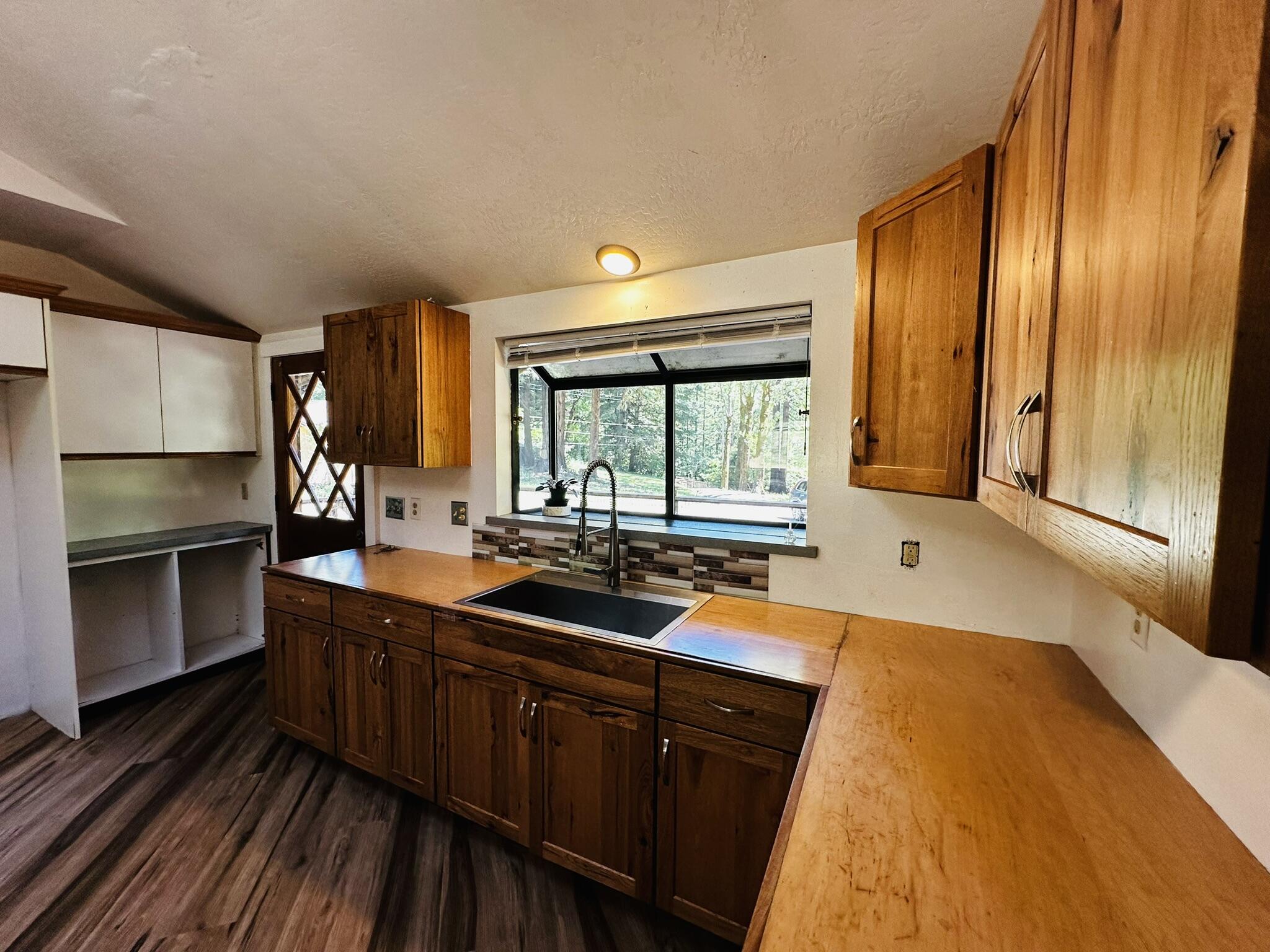 2675 Briceland Road Redway, CA 95560 - Photo 32 of 113 IMG_1245