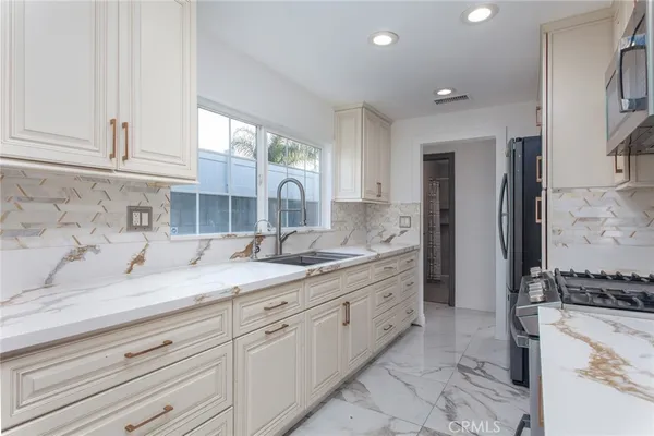 $4,500 | 9502 Laurel Canyon Boulevard, Arleta, CA 91331