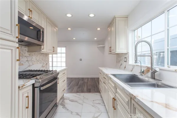 $4,500 | 9502 Laurel Canyon Boulevard, Arleta, CA 91331