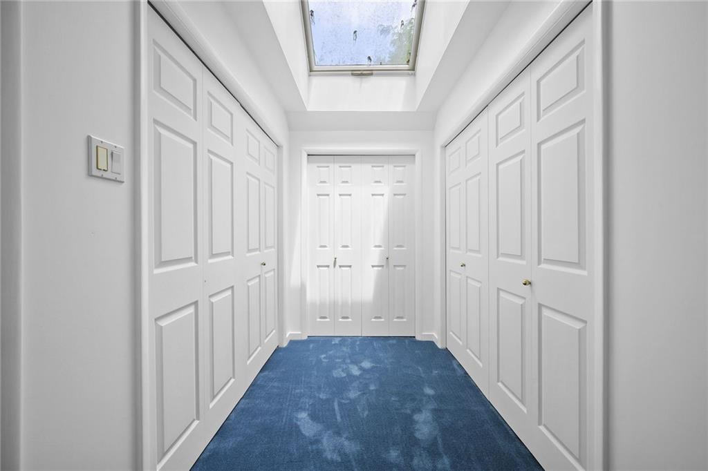 958 Blackburn Road Sewickley, PA 15143 - Photo 30 of 49 a view of a hallway