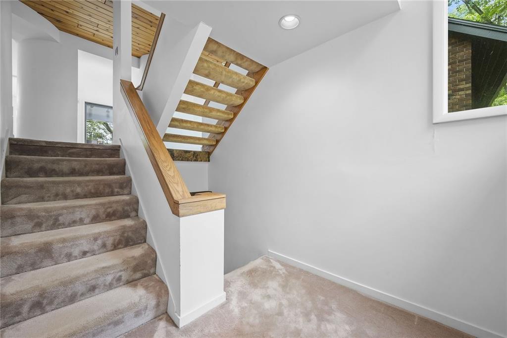 958 Blackburn Road Sewickley, PA 15143 - Photo 42 of 49 a view of entryway