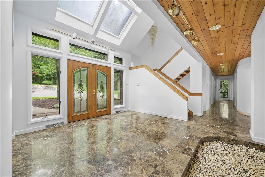 958 Blackburn Road Sewickley, PA 15143 - Photo 7 of 49 a view of an entryway